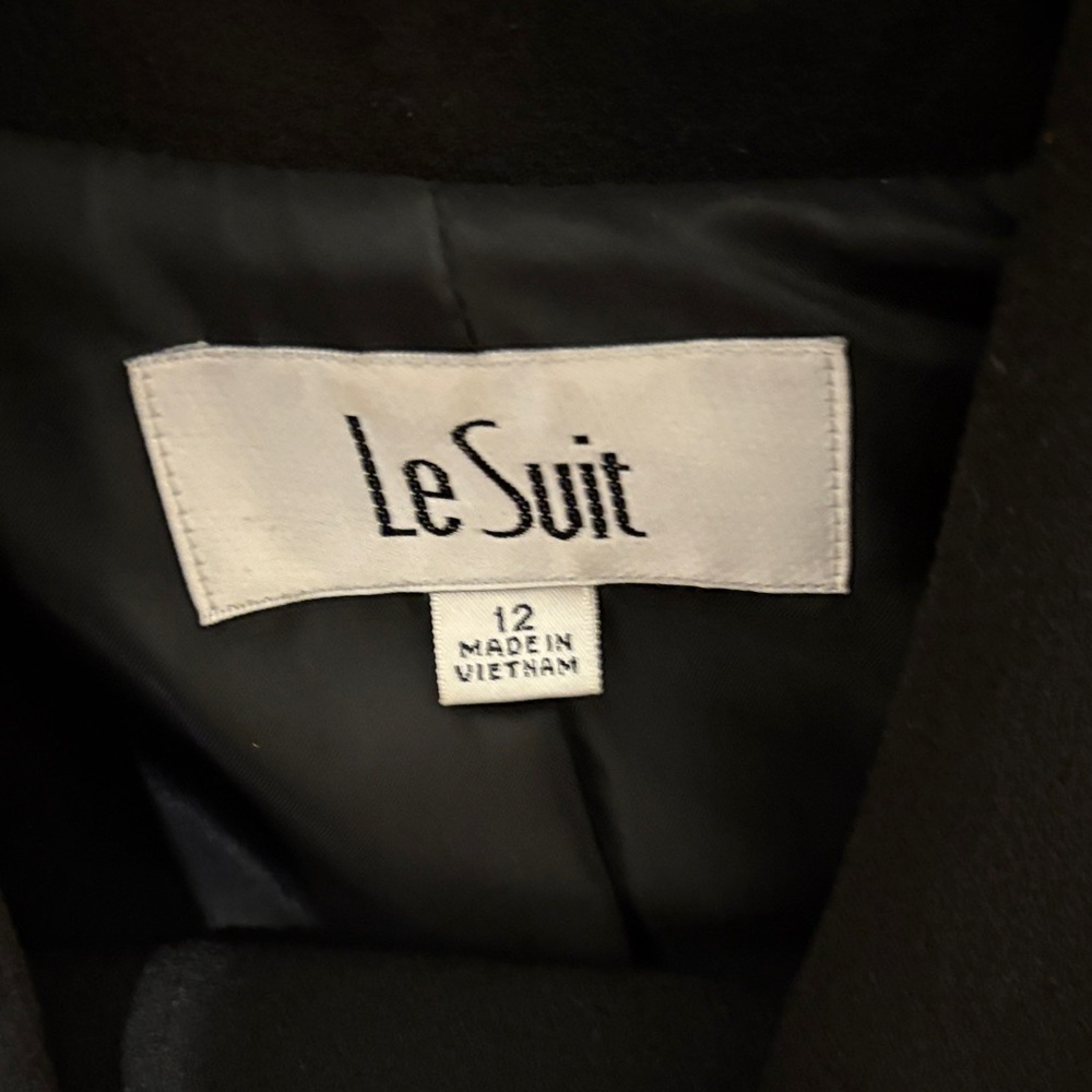 Le Suit Women's Black Blazer with Gold Button - Picture 2 of 10